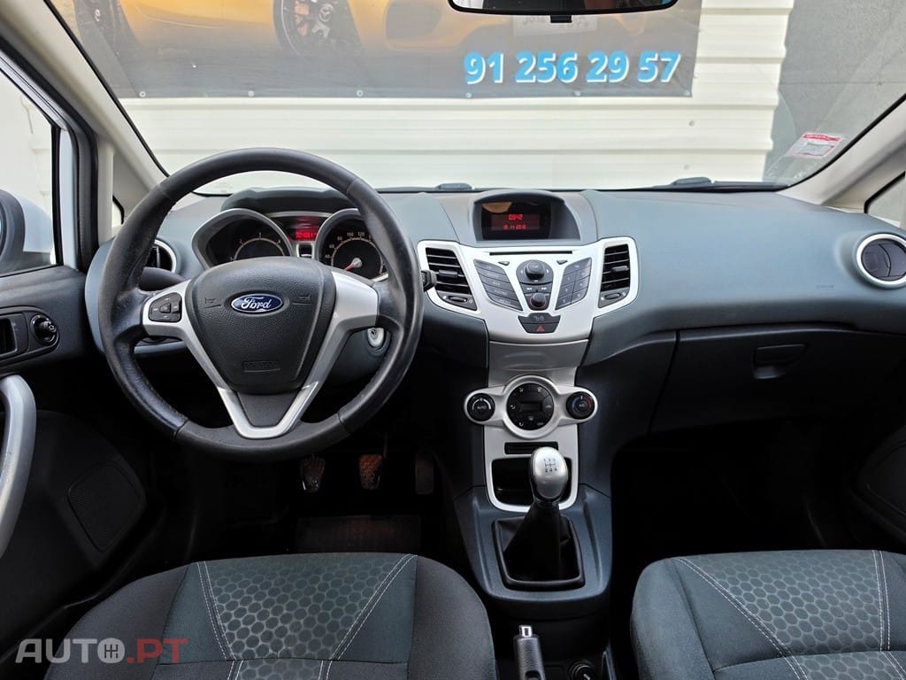 Ford Fiesta 1.4 TDCi Titanium — fotografia 9