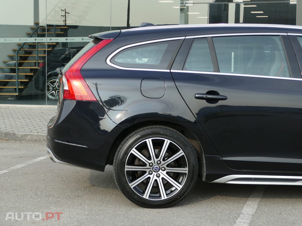 Volvo V60 2.4 D6 Summum AWD Phev