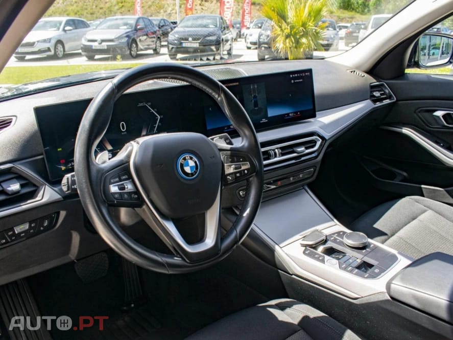 BMW 320 e Touring Auto