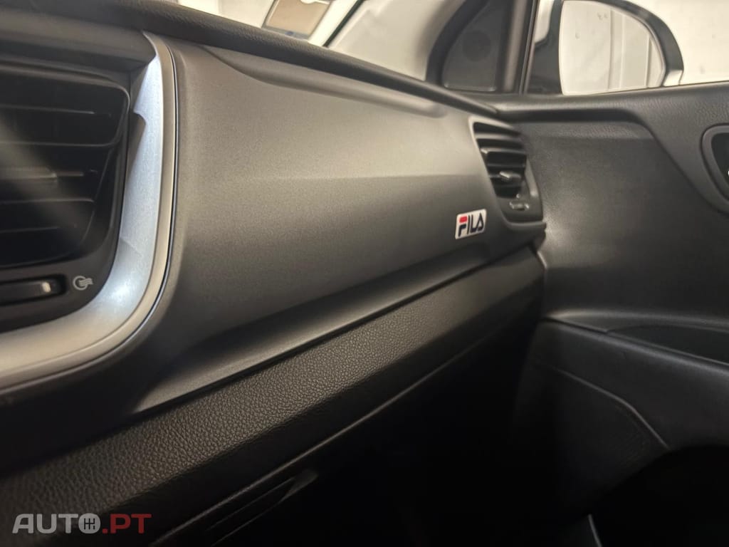 Kia Stonic 1.2 by FILA