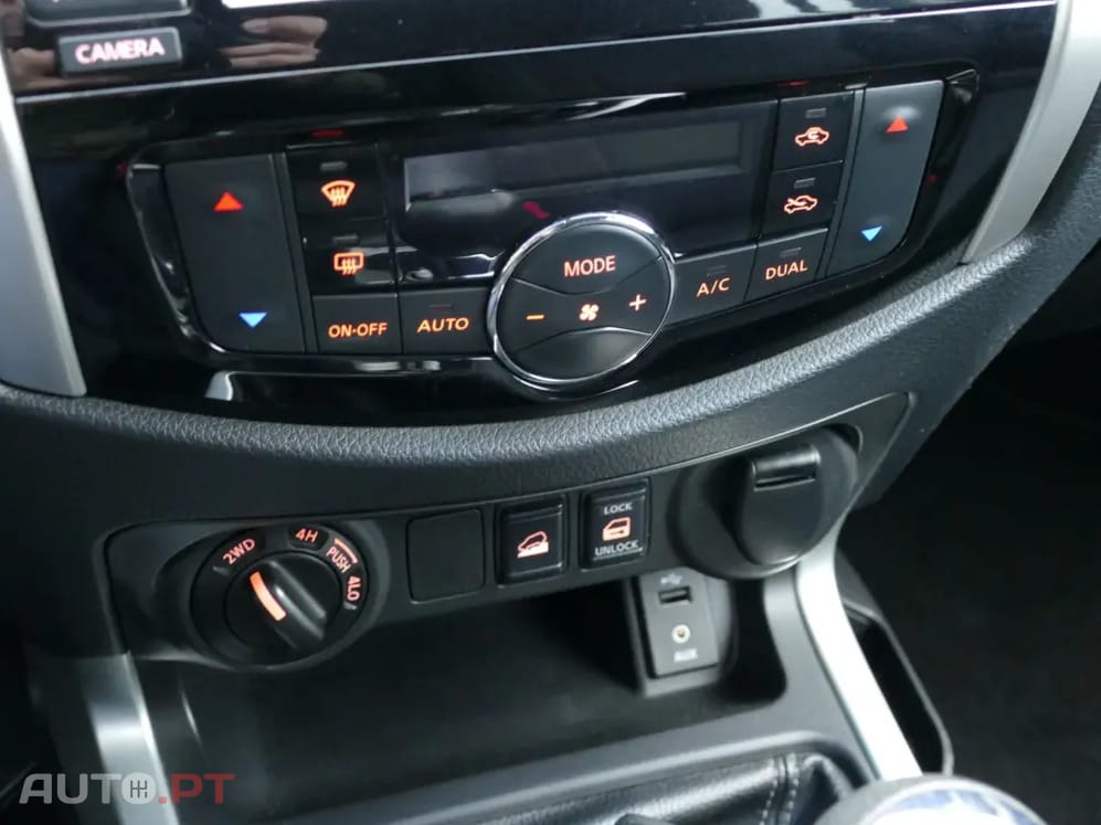 Nissan Navara 2.3 dCi CD 4WD N-Connecta Navi+Barras