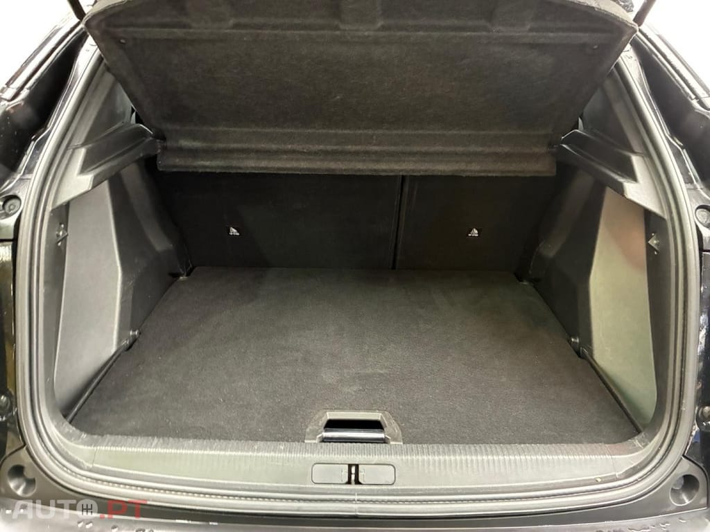 Peugeot 2008 1.5 BlueHDi Allure Pack