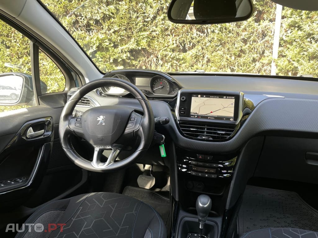 Peugeot 2008 1.2 PureTech Signature EAT6