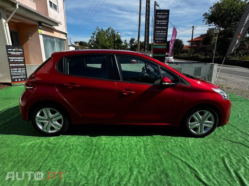 Peugeot 208 PureTech 82 Stop & Start Signature