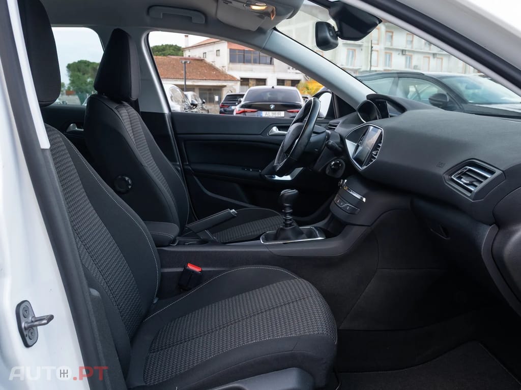Peugeot 308 1.5 BlueHDi Business Line