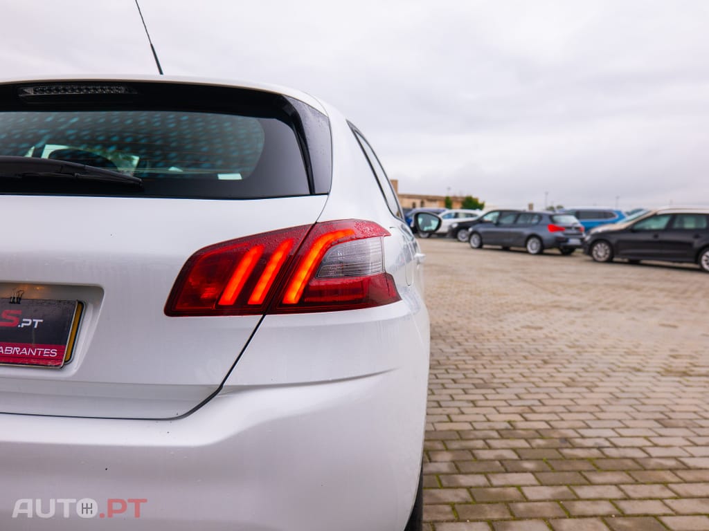 Peugeot 308 1.5 BlueHDi Business Line