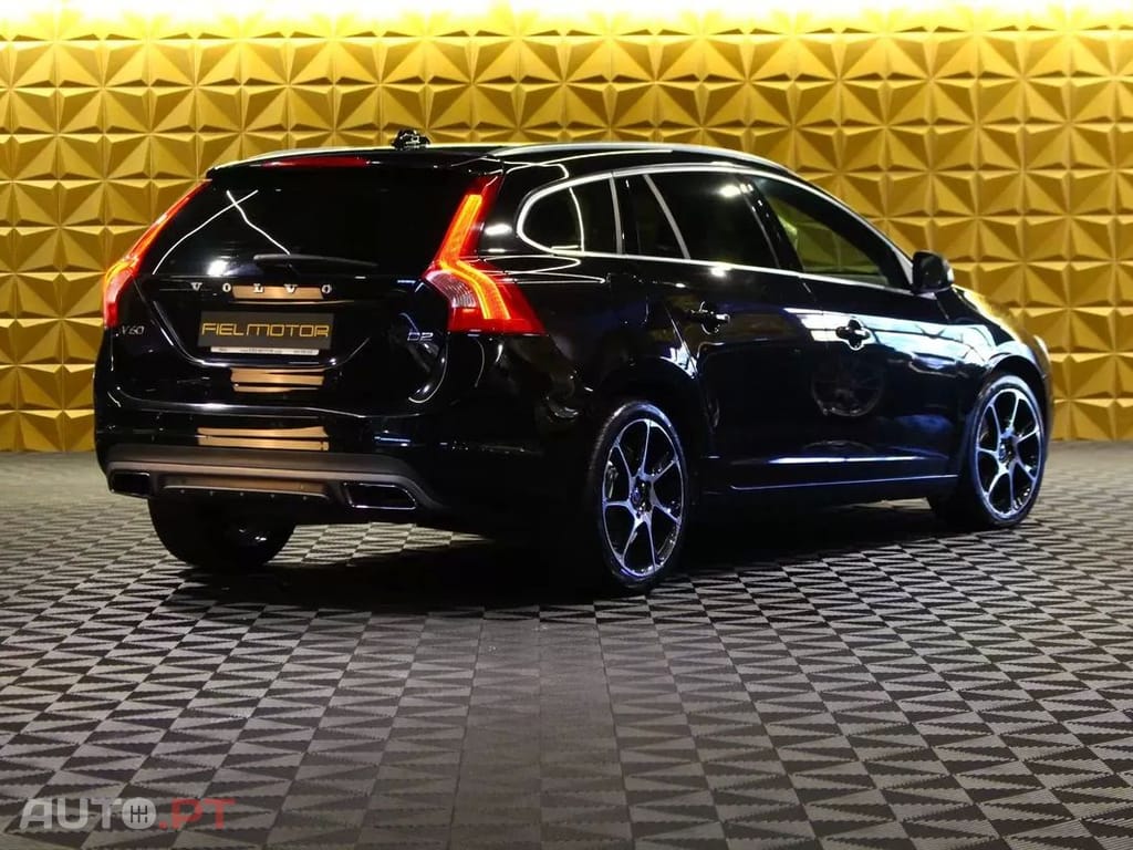 Volvo V60 2.0 D2 Momentum Drive