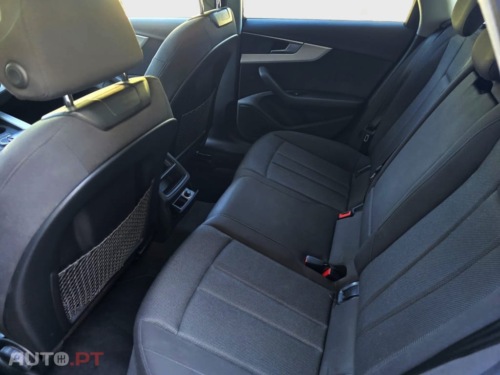Audi A4 Avant 2.0 TDI DPF clean diesel quattro S tronic Attraction