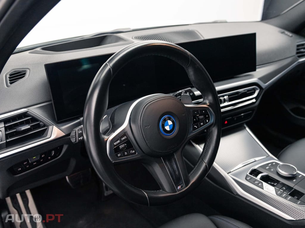 BMW 330 e Pack Desportivo M Auto