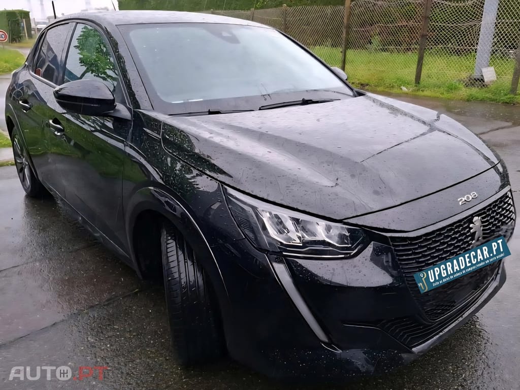 Peugeot E-208 50 kWh Allure Roadtrip