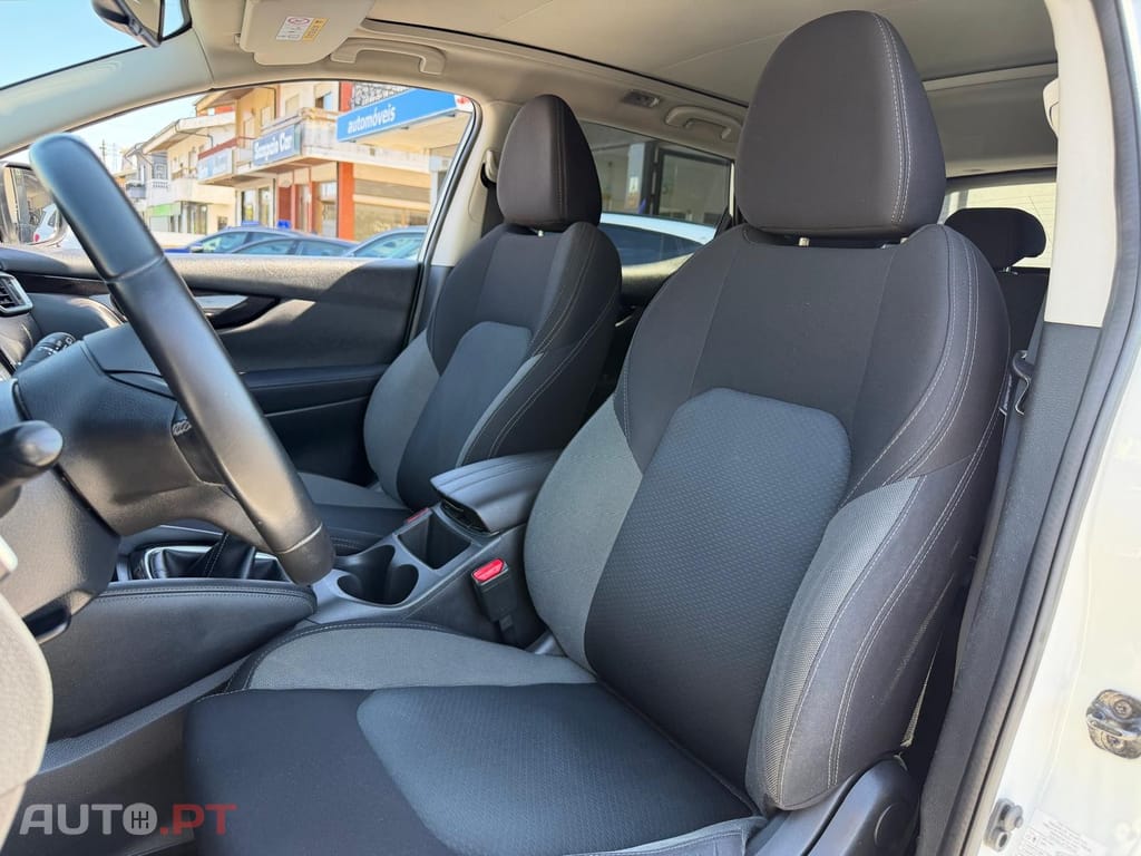 Nissan Qashqai 1.3 DIG-T N-Connecta J18 Led