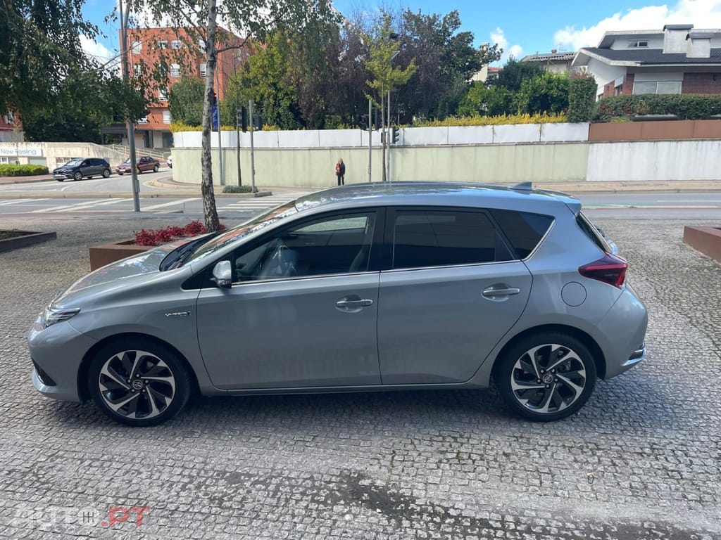 Toyota Auris 1.8 HSD Comfort +P.Techno+P.Sport