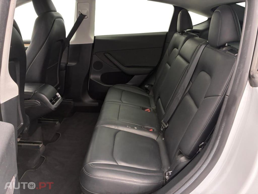 Tesla Model Y Standard RWD