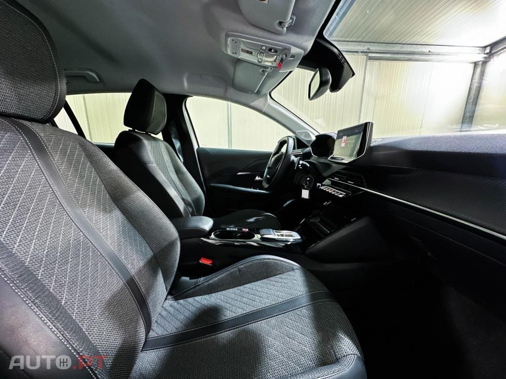Peugeot 208 1.2 Hybrid Allure e-DCS6