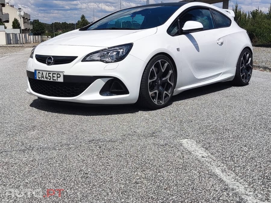 Opel Astra GTC OPC