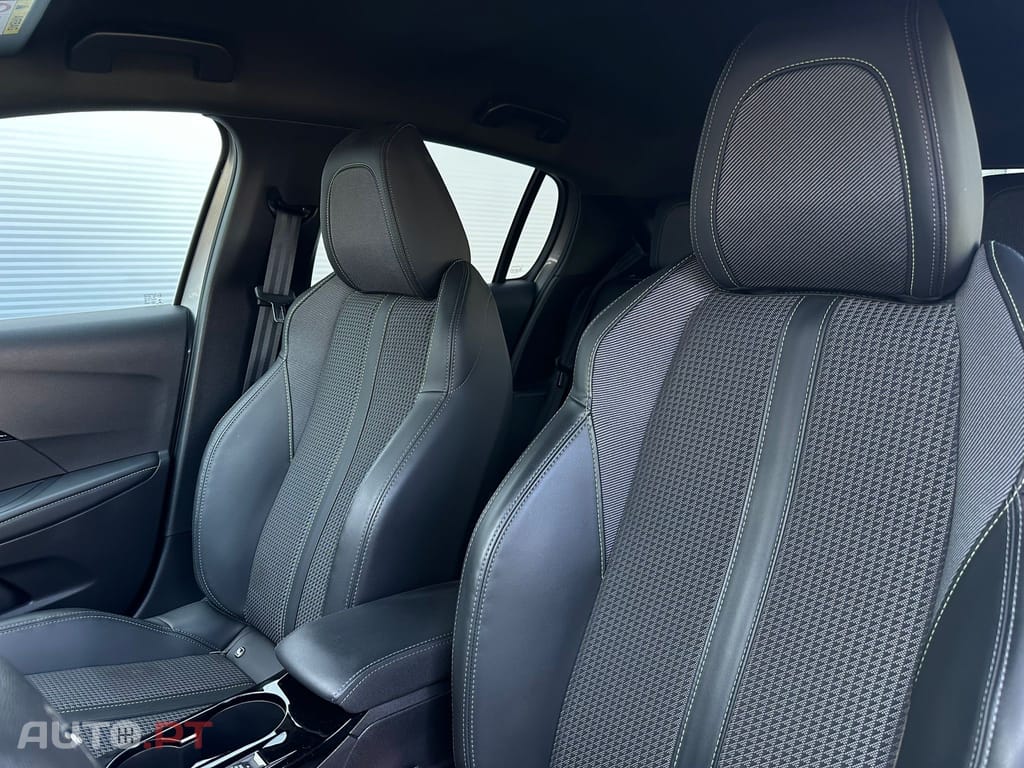 Peugeot E-208 50 kWh GT