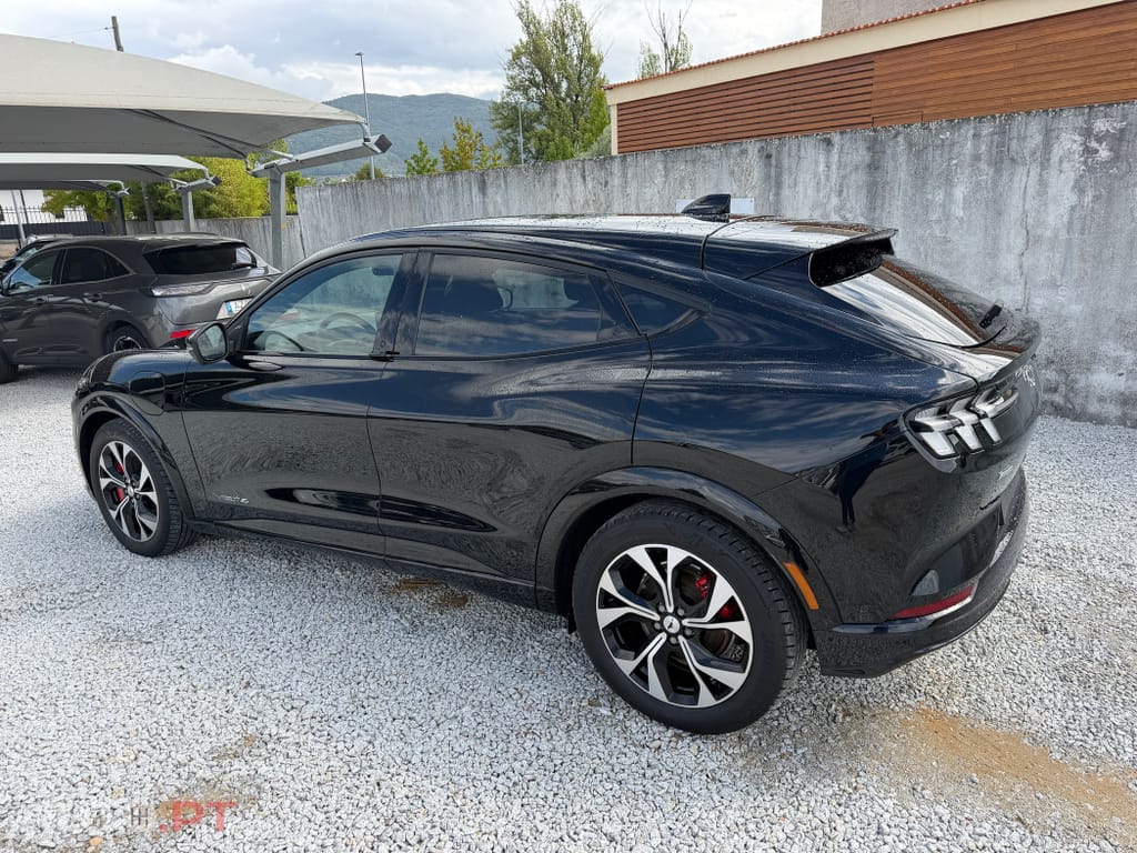 Ford Mustang Mach-E 75.7 kWh Premium AWD
