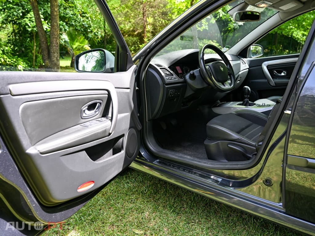 Renault Laguna Break 2.0 dCi Dynamique S 120g