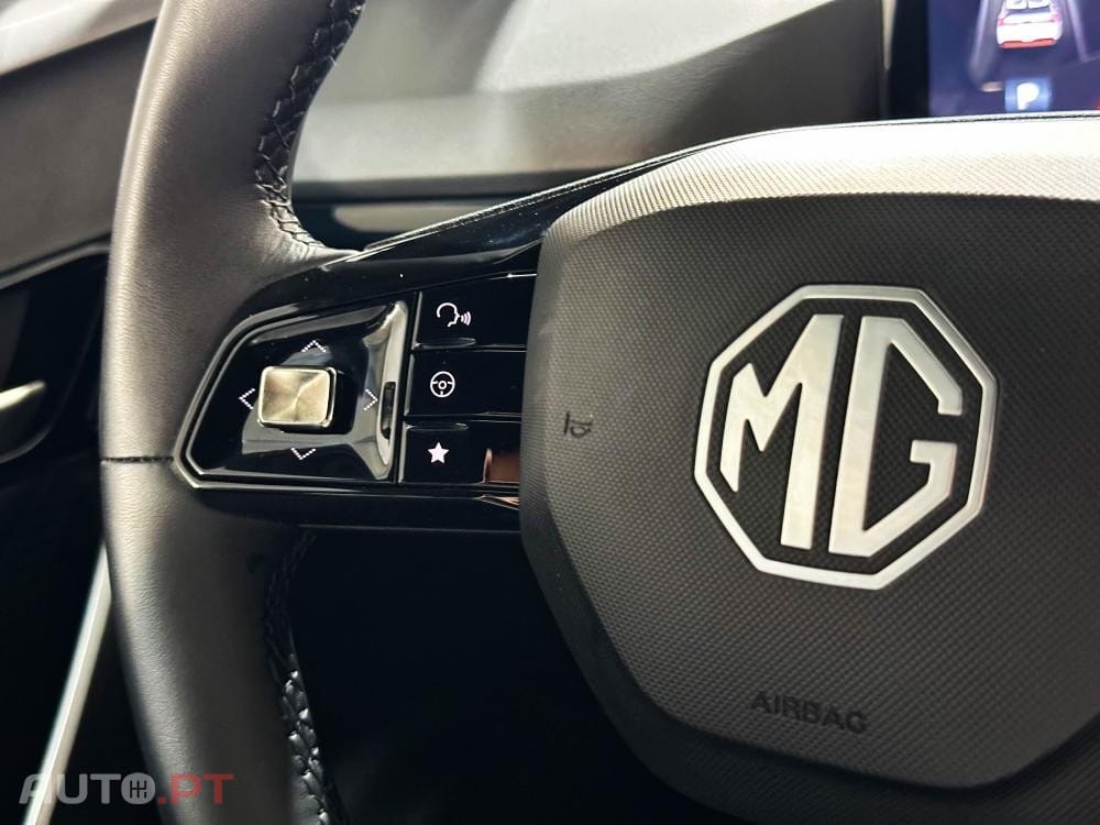 MG MG4 77 kWh Extended Range Luxury