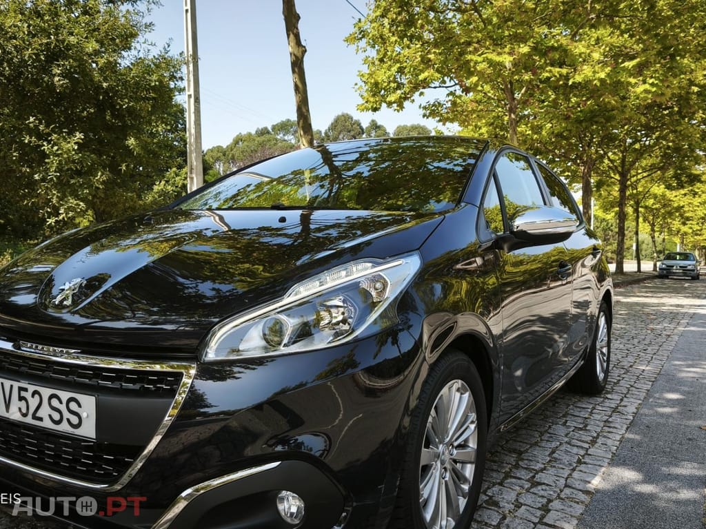 Peugeot 208 PureTech 82 Stop & Start Signature