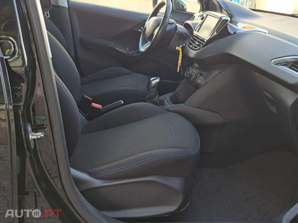 Peugeot 208 1,2 Signature
