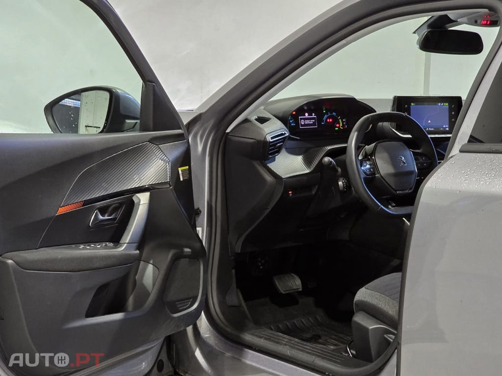 Peugeot E-2008 50 kWh Active Pack