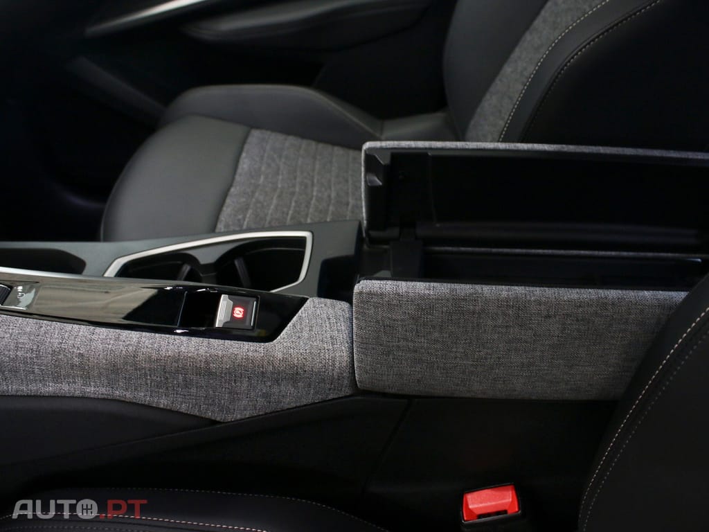 Peugeot 3008 1.2 Hybrid Allure e-DCS6