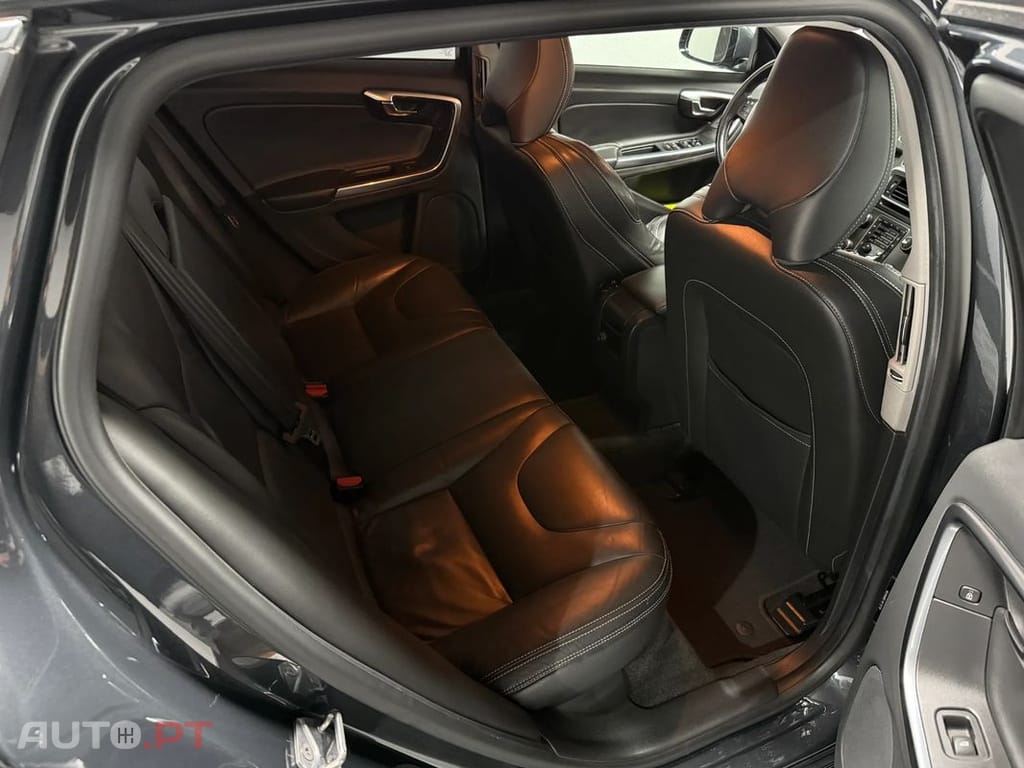 Volvo V60 D6 Plug-In-Hybrid AWD Geartronic Summum