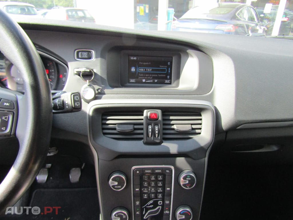 Volvo V40 2.0 D3 R-Design Momentum