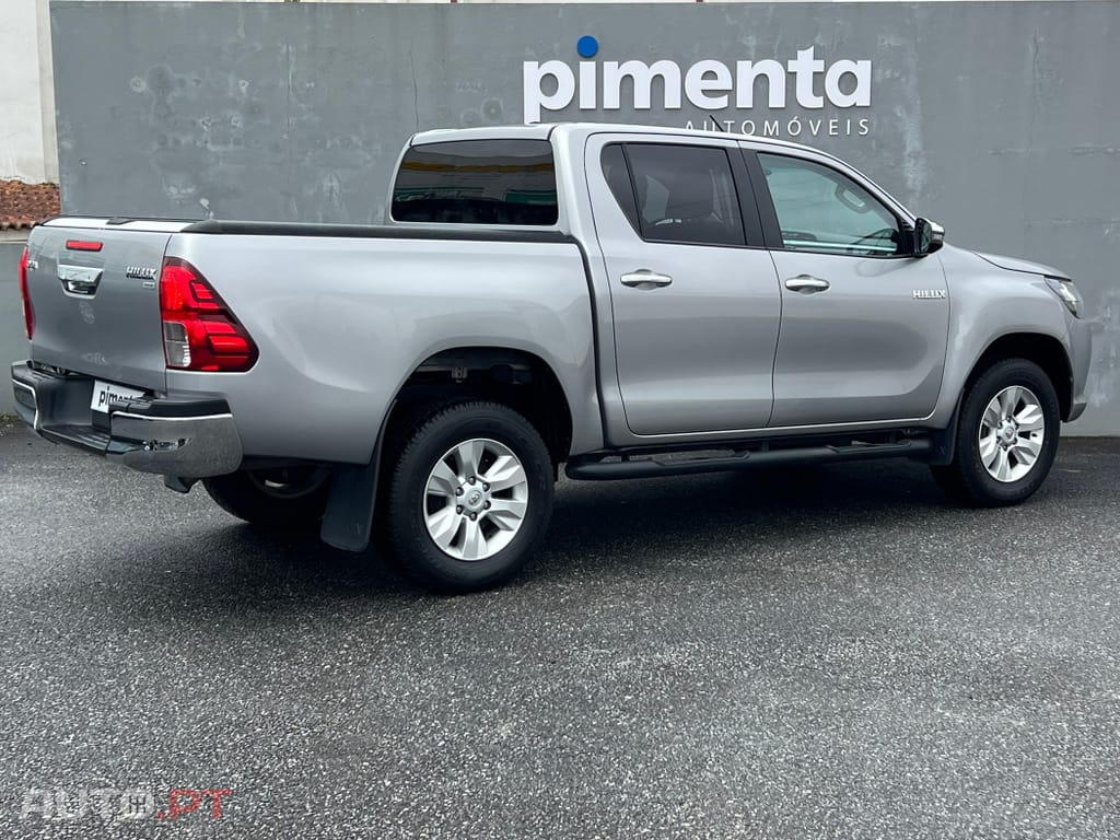Toyota Hilux 2.4 D-4D 2WD CD Tracker