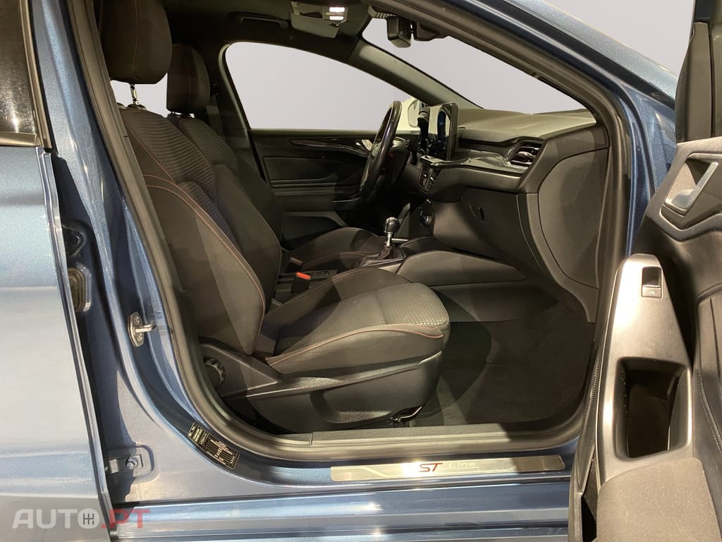 Ford Focus 1.0 EcoBoost MHEV ST-Line