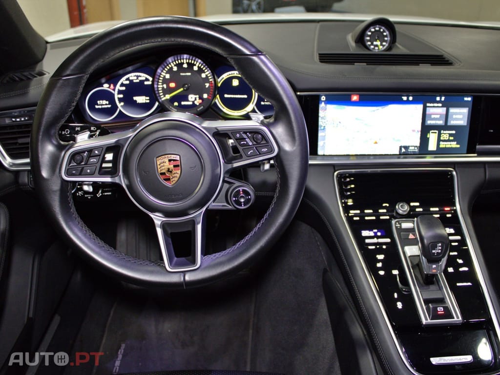 Porsche Panamera 4 E-Hybrid
