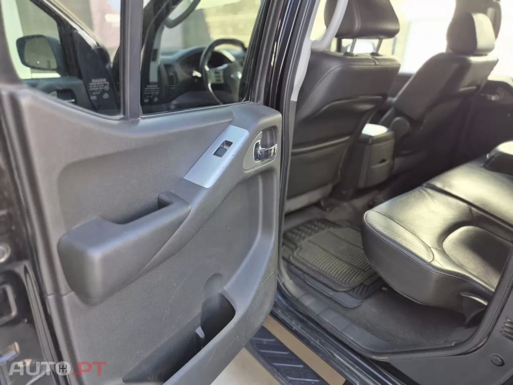 Nissan Navara 2.5 dCi CD LE Prem.+IT