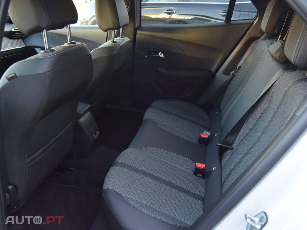 Peugeot 2008 1.2 PureTech Allure Pack EAT8