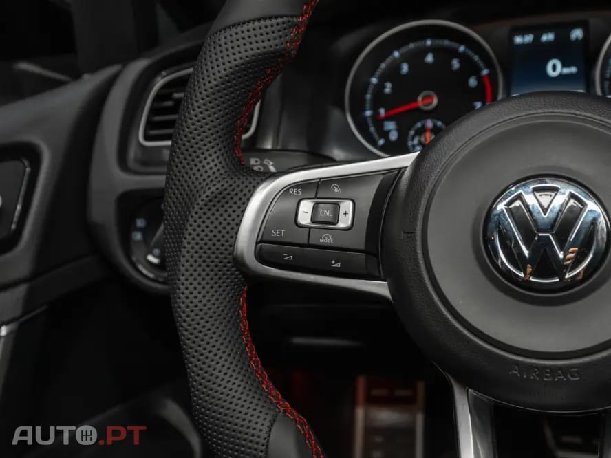 Volkswagen Golf GTI Performance BlueMotion DSG