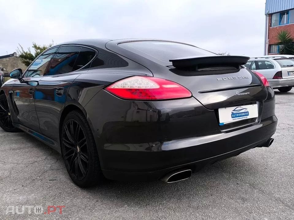 Porsche Panamera 4 Platinum Edition PDK