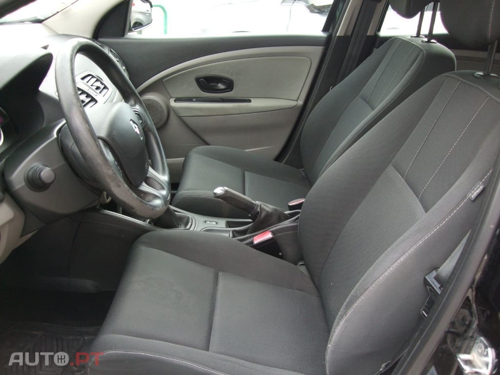 Renault Mégane Break 1.5 dCi Confort — fotografia 6