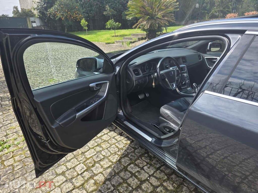 Volvo V60 D6 Twin Engine Geartronic RDesign