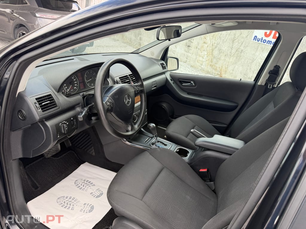 Mercedes-Benz A 160 Outro