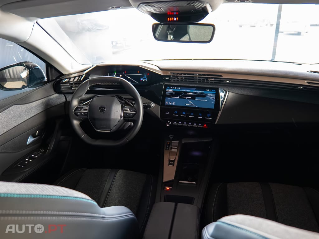 Peugeot 408 1.2 PureTech Allure EAT8