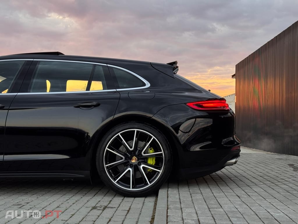 Porsche Panamera 4 E-Hybrid