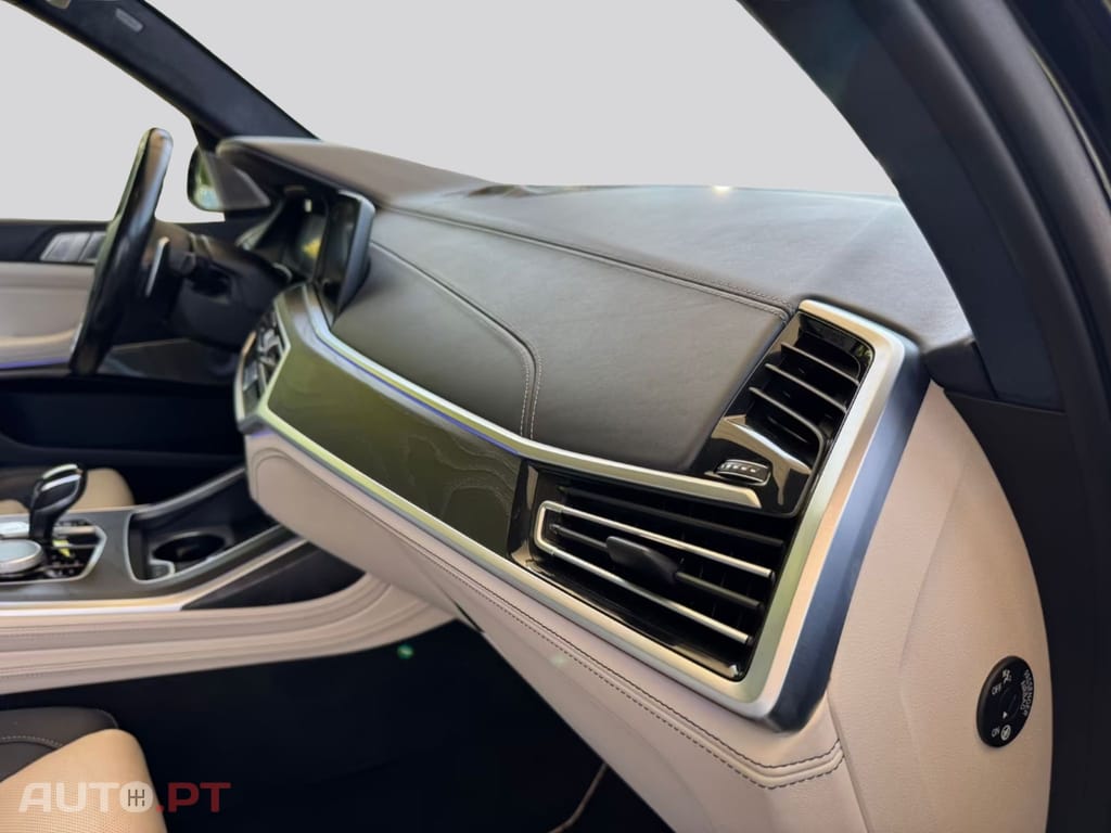 BMW X7 M50i