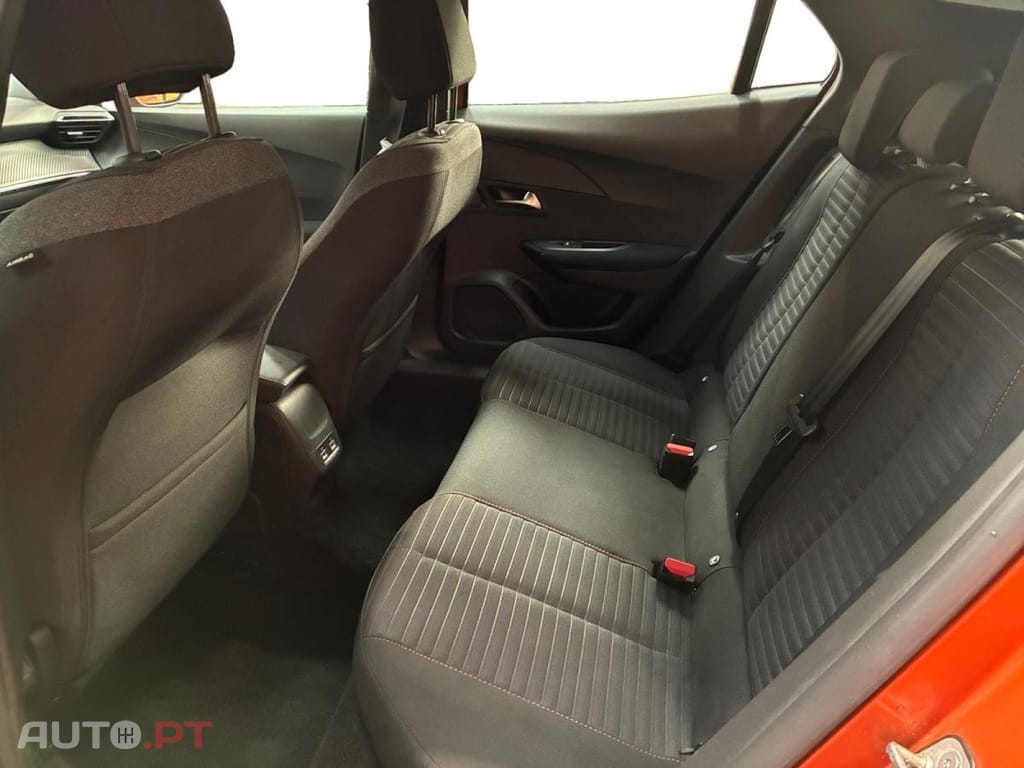 Peugeot E-2008 Active