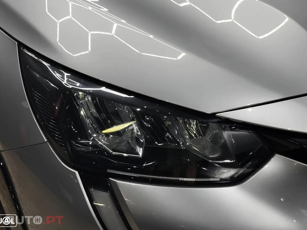 Peugeot e-208 Active Pack — fotografia 2
