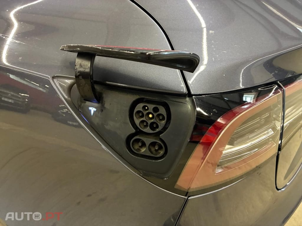 Tesla Model 3 Long-Range Dual Motor AWD