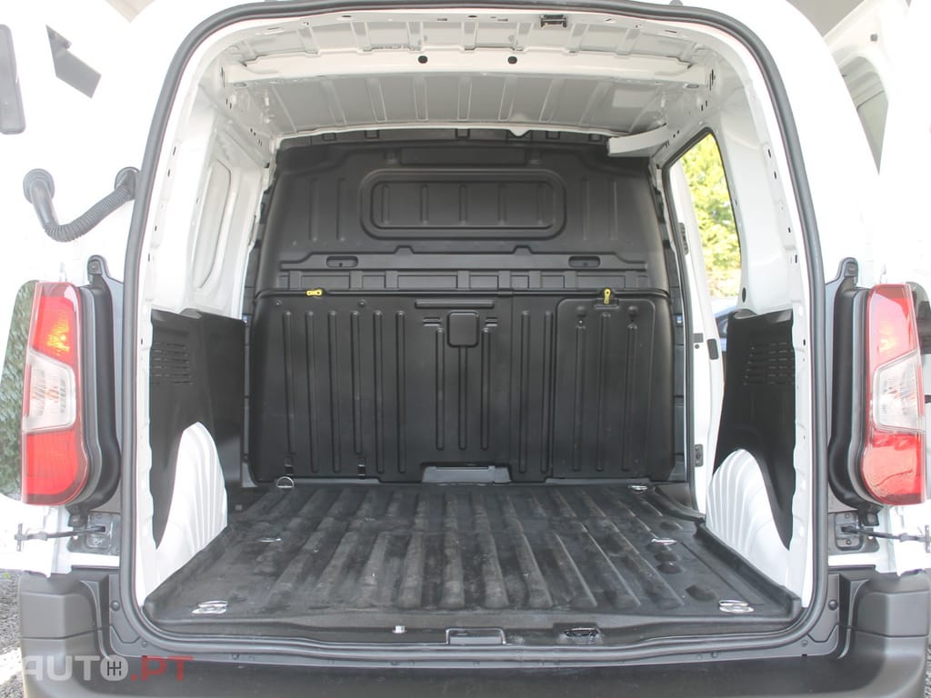 Peugeot Partner PRO STANDART 3 LUGARES / IVA DEDUTÍVEL