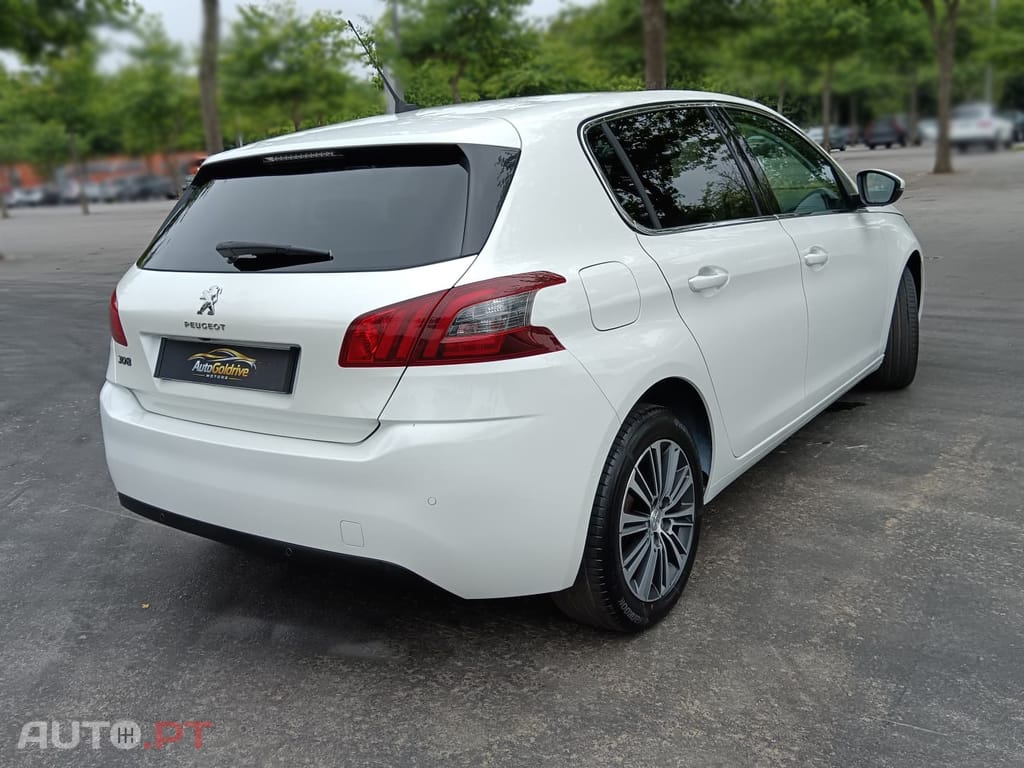 Peugeot 308 1.2 PureTech Allure EAT8