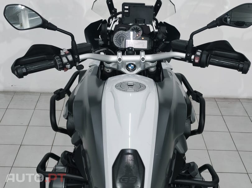 BMW R .