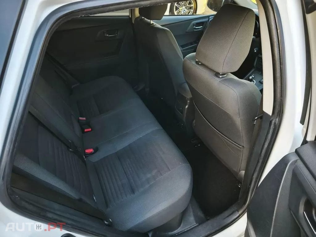 Toyota Auris 1.8 HSD Comfort+J17