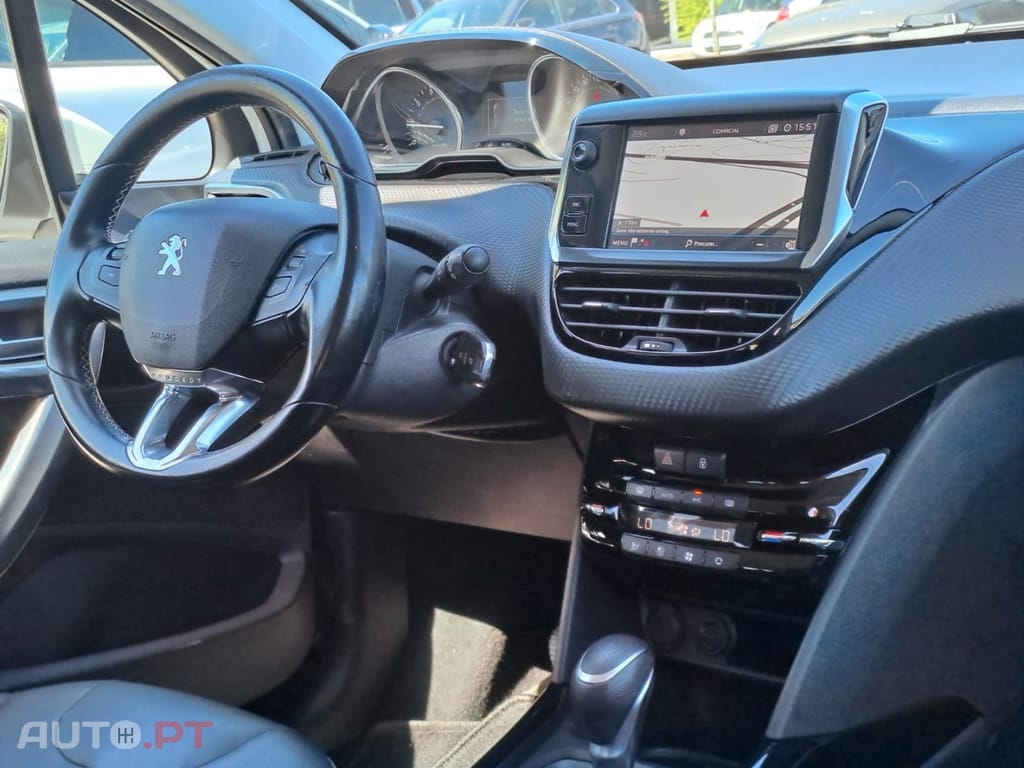 Peugeot 2008 1.2 PureTech Allure EAT6